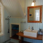 Badezimmer im Kongsfjord Gasthaus.